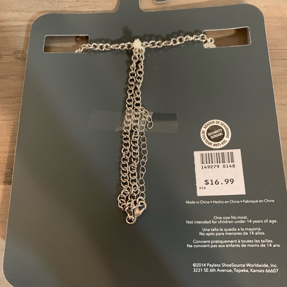 Minicci Silver cluster necklace (New) - Picture 3 of 3